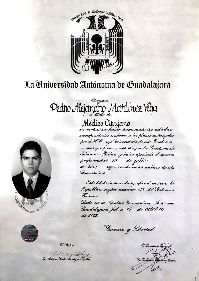 Diploma universitario del Dr. Alejandro Martínez Vega de La Universidad Autónoma de Guadalajara